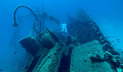 Wreck diving during a freediving cruise in Croatia